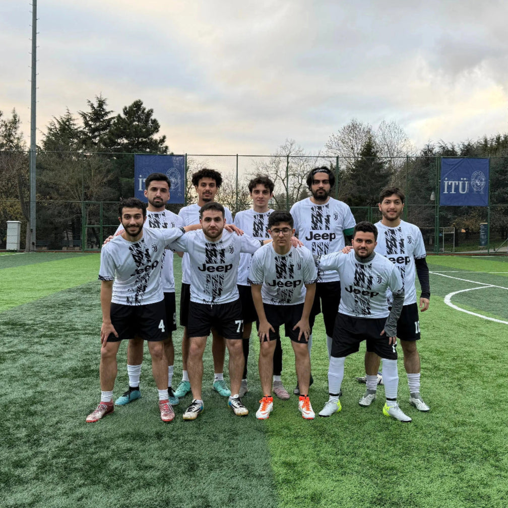 Forma Tasarla ile tasarlanmış özel takım formaları